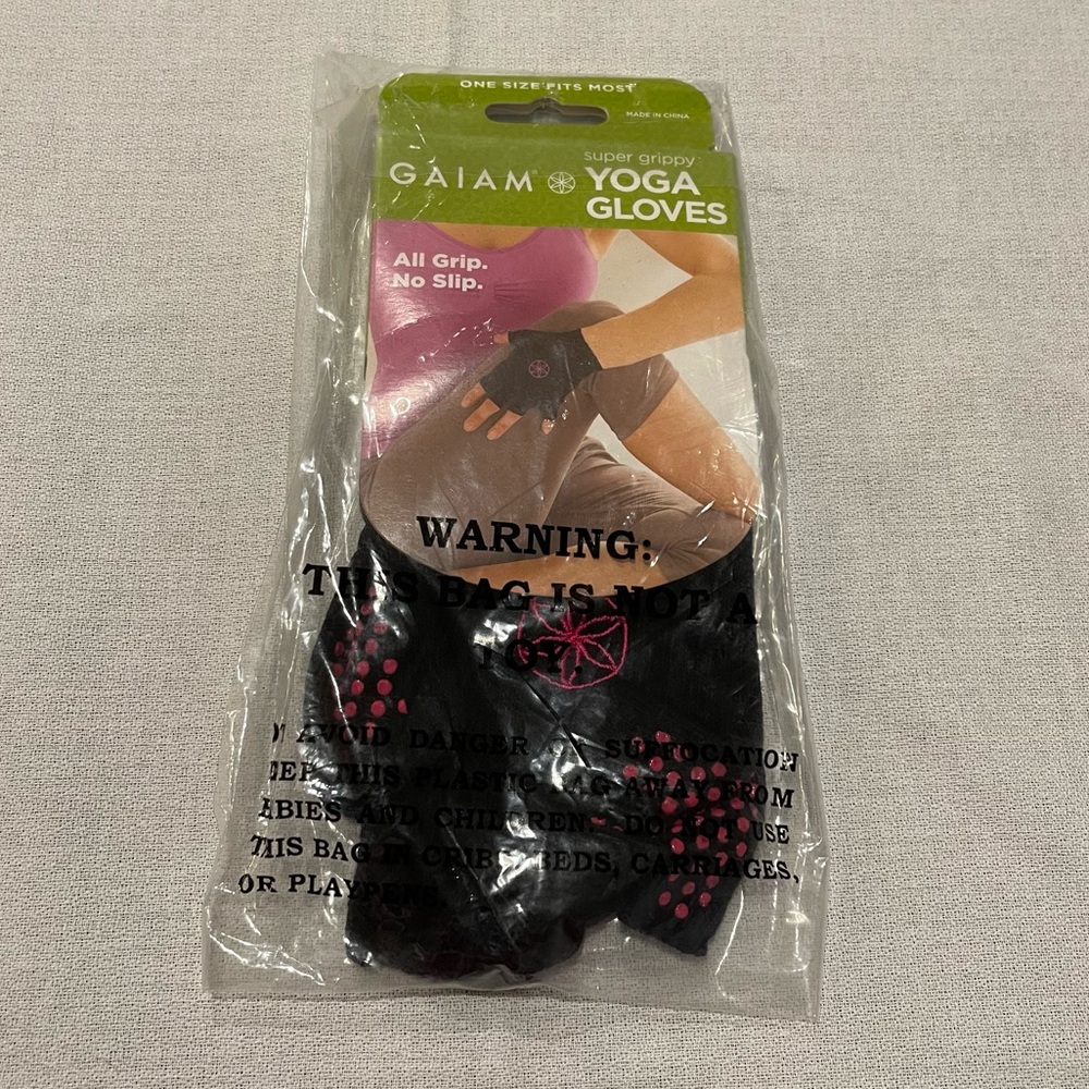 NWT, GAIAM Yoga Gloves